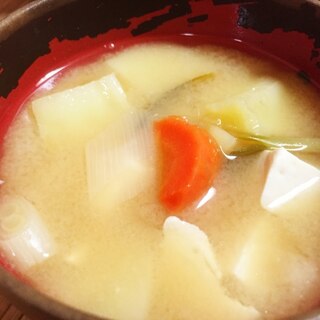 ジャガイモ&ニンジン&ネギ&豆腐の味噌汁